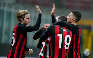 Pemain AC Milan merayakan gol yang berhasil disarangkan ke gawang Celtic. (twitter ac milan)