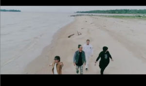 Potongan video klip Band Radja saat menyanyikan jingle Fantastic Tanahlaut. (ig)