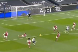 Son Heung-min berhasil melesakkan gol ke gawang Arsenal. (spursofficial)