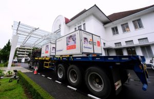 Vaksin COVID-19 tiba di Kantor Pusat Bio Farma Bandung, Jabar. (Foto: Biro Pers Setpres)