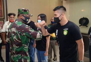 Danrem 101/Antasari, Brigjen Firmansyah, melepas delapan petinju Pertina Kalsel untuk mengikuti uji coba di Jawa Barat. (ig skorem101antasari)
