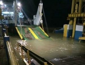 Lamdor feri di dermaga Tanjung Serdang Kotabaru. (ig masyarakat.kotabaru)