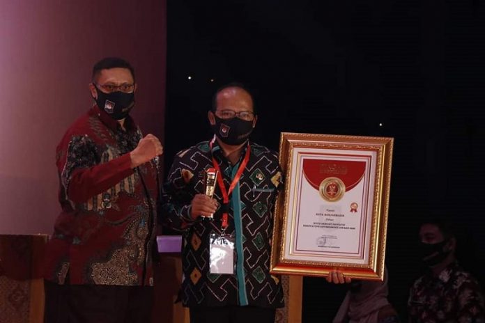 Banjarmasin mendapat anugerah Kota Sangat Inovatif. (diskominfotik banjarmasin)