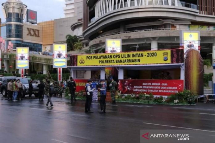 Pos pengamanan Natal dan Tahun Baru (Natar) di Jalan A Yani depan Duta Mall Banjarmasin. (antara-humas pemko banjarmasin)