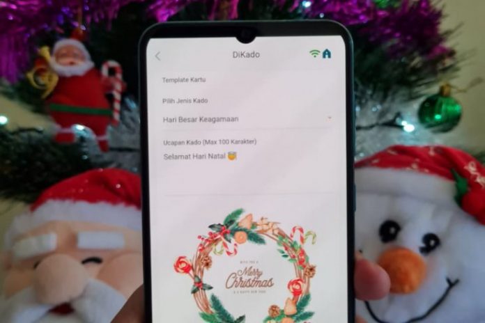 Nasabah sedang mengirimkan kado natal digital kepada keluarganya menggunakan fitur Digital Kado (DiKado) di aplikasi BNI Mobile Banking. (ANTARA/HO-BNI)