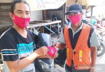 Komunitas Bola Banua Berbagi Masker dan Nasi di Masa Pandemi