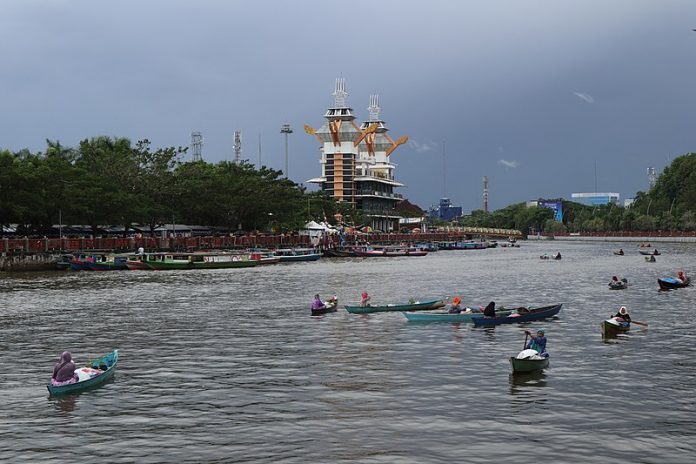 Sungai Martapura di Kota Banjarmasin. (Wikipedia)