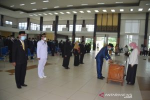 Bupati Batola Noormiliyani melantik pejabat baru