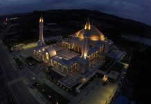 Menengok Keindahan Masjid Agung Al Falah Batulicin Tanah Bumbu, Berikut Foto-fotonya.