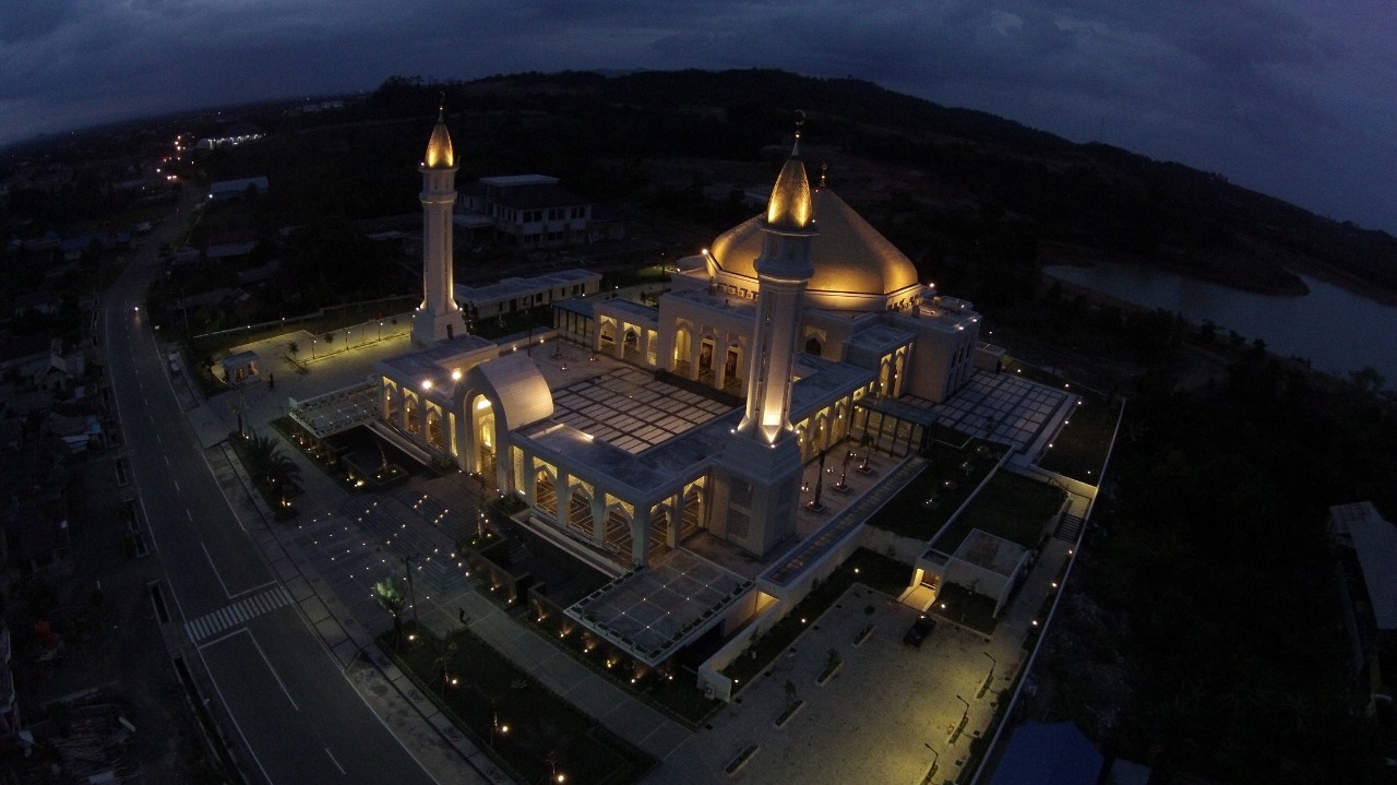 Menengok Keindahan Masjid Agung Al Falah Batulicin Tanah Bumbu, Berikut Foto-fotonya.