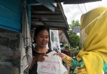 Wartawati Kalsel Bagi Bingkisan Peringati Hari Ibu