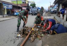Anggota Koramil Martapura dan Dinas PUPR Banjar Lakukan Ini di Kawasan Sekumpul