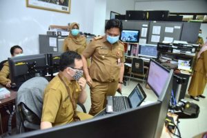 _Plt Sekda Provinsi Kalsel Roy Rizali Anwar sidak ASN. (antara)