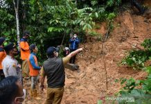 Jalur Utama Menuju Loksado Kembali Normal Pascalongsor