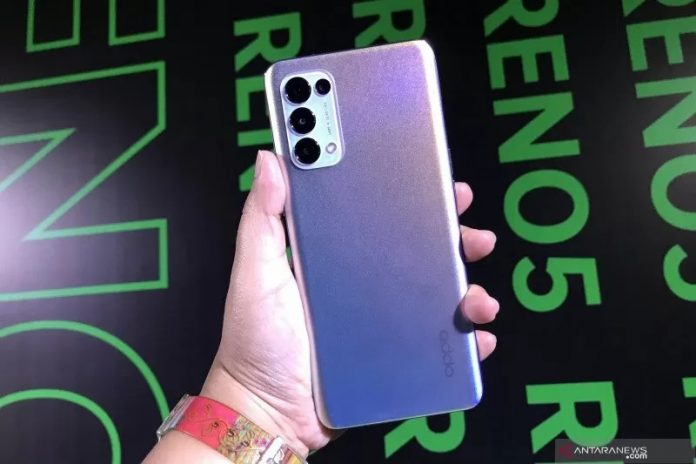 Oppo Reno5 (antara)