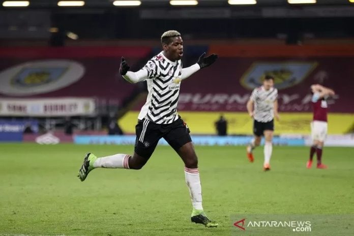 Gelandang Manchester United Paul Pogba merayakan golnya ke gawang Burnley dalam pertandingan tunda Liga Inggris di Stadion Turf Moor, Burnley, Inggris, Selasa (12/1/2021). (ANTARA/REUTERS/POOL/Clive Brunskill)