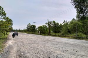 Jalan arah menuju Bandara Syamsudin Noor yang masih pengerasan. (ist via antara - wartabanjar.com)