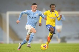 Phil Foden menggiring bola dalam laga Manchester City vs Brighton. (pool via reuter via antara-wartabanjar.com)