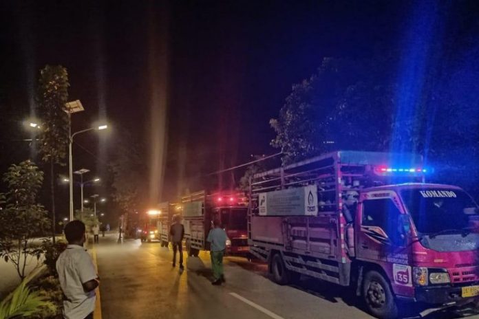 Truk tangki pengangkut elpiji di Pelabuhan Ferry Kariangau, Balikpapan, Kalimantan Timur menuju Kalimantan Selatan. ANTARA.