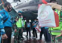 Bantuan Presiden Disalurkan, Korban Banjir Terisolir Dijangkau dengan Heli