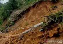 Tanah Longsor Hambat Relawan Antar Logistik ke Pedalaman Meratus