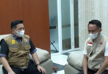 Wali Kota Palangkaraya Antar Sendiri Bantuan untuk Warga Banjarmasin