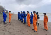 Enam Awak Kapal Pandu Kecelakaan Saat Menarik Tongkang yang Tabrak Karang