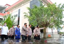 Kapolda Rikhwanto Cek Penyebab Banjir di Bina Brata Tak Kunjung Surut
