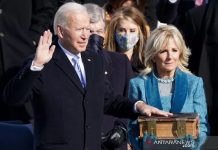 Joe Biden Resmi Dilantik Presiden ke-46 AS, Trump Hengkang Wakilnya Hadir