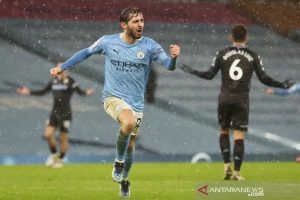 Pemain sayap Manchester City Bernardo Silva merayakan golnya ke gawang Aston Villa dalam laga tunda pekan pertama Liga Inggris di Stadion Etihad, Manchester, Inggris, Rabu (20/1/2021) waktu setempat. (ANTARA/REUTERS/POOL/Martin Rickett)