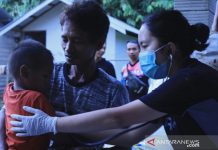 Dokter Monika Astria Nekat Naik Trail ke Meratus demi Misi Kemanusiaan