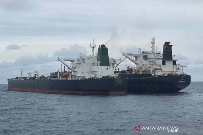 Bakamla amanakan dua kapal tanker masing-masing bendera Iran dan Panama di perairan Pontianak, Kalimantan Barat. (antara)