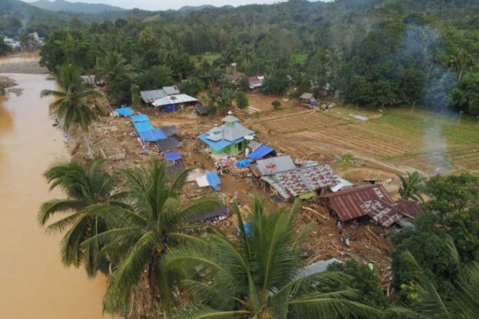 Kondisi banjir di wilayah Desa Alat, Kabupaten Hulu Sungai Tengah, Kalsel, pada Rabu 20 Januari 2021. (antara)