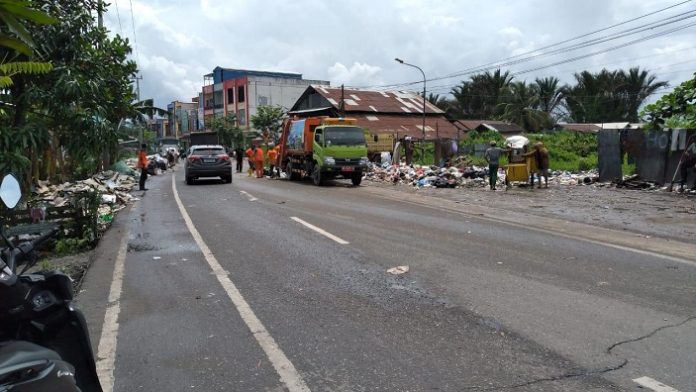 Sampah menggunung pasca banjir Banjarmasin. (ayn)