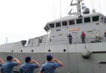 KRI Rigel Serahkan Enam Kantong Temuan Ke Basarnas, Tim Temukan Black Box SJ 182