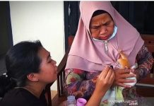 Temukan Bayi Lutung Merah di Kebun, Warga Sampit Serahkan Satwa Langka itu ke BKSDA Kalteng
