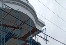 Breaking News : Pekerja di depan Rumah 'Ian Kasela' Kesetrum