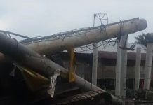 Crane di Lokasi Pembangunan Jembatan HKSN Banjarmasin Kenai Alat Berat