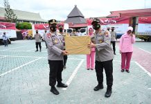 Miliki Ikatan Emosional dengan Kalsel, Kapolda Jawa Timur Serahkan Bantuan Bagi Korban Banjir