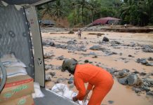 Satgas Penanggulangan Banjir Terus Salurkan Logistik Bantuan dari KASAD