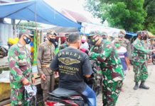 Petugas Gabungan Kabupaten Tabalong Cegat Pengendara dan Warga Tak Pakai Masker