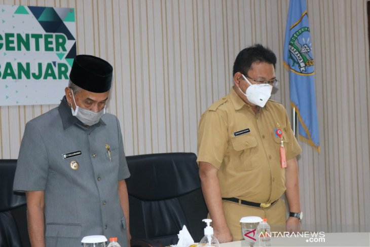 Bupati Banjar, KH Khalilurrahman, dan Sekda Banjar, Mokhamad Hilman. (antara)