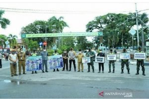 Bupati HSU dan Forkopimda menggelar sosialisasi penerapan protokol kesehatan. (antara)