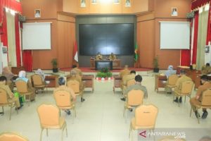 Rapat evaluasi penanganan banjir dipimpin Wali Kota Banjarbaru, Darmawan Jaya Setiawan. (antara)