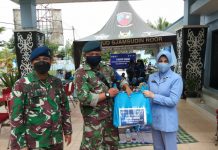 Salut, SMA Dirgantara Solo Buka Dapur Umum di Lanud Sjamsudin Noor Sediakan Nasi untuk Korban Banjir