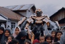 Cerianya Anak-anak Korban Banjir HST Saat Didatangi Robot Transformer