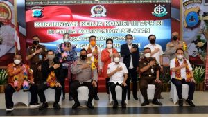 Kapolda Kalsel, Irjen Rikwanto, menerima rombongan Komisi III DPR RI di Mapolda Kalsel, Jumat 5 Februari 2021. (Tribrata Polda Kalsel)