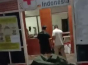 Pembongkaran kantor PMI Kota Banjarmasin. (IG @ibnusina)