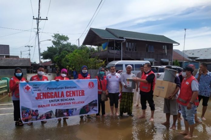 PMI Kalsel ke lokasi banjir di Dalam Pagar, Kabupaten Banjar. (istimewa via antara)