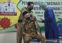 Wabup HST Sedikit Lemas Usai Disuntik Vaksin Covid-19, Ini Penyebabnya